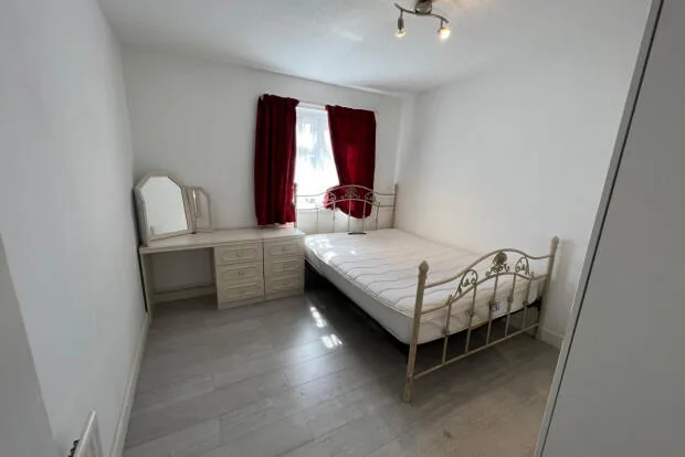5 bedroom terraced house for rent