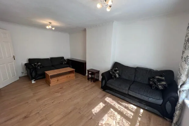 5 bedroom terraced house for rent