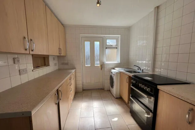 5 bedroom terraced house for rent