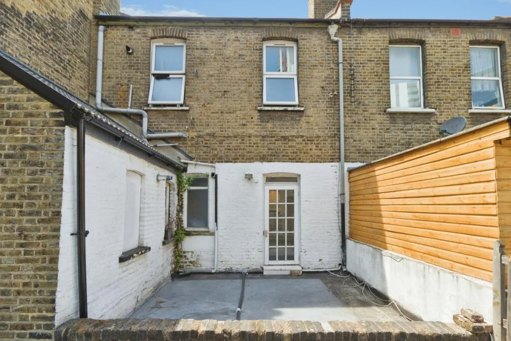 2 bedroom flat for rent