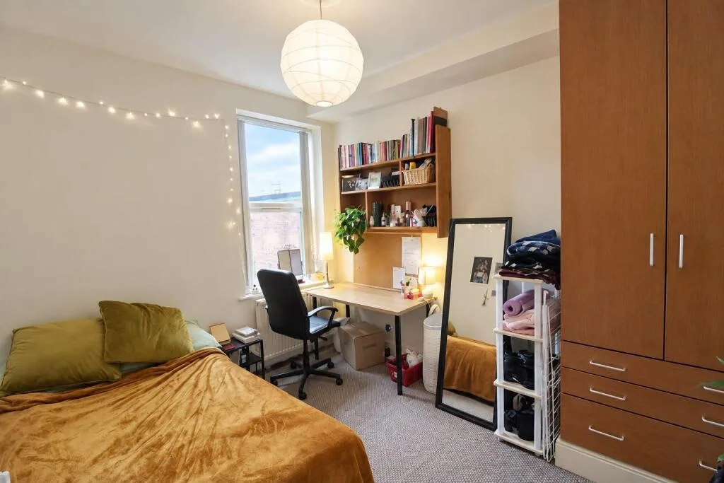 5 bedroom end of terrace house for rent