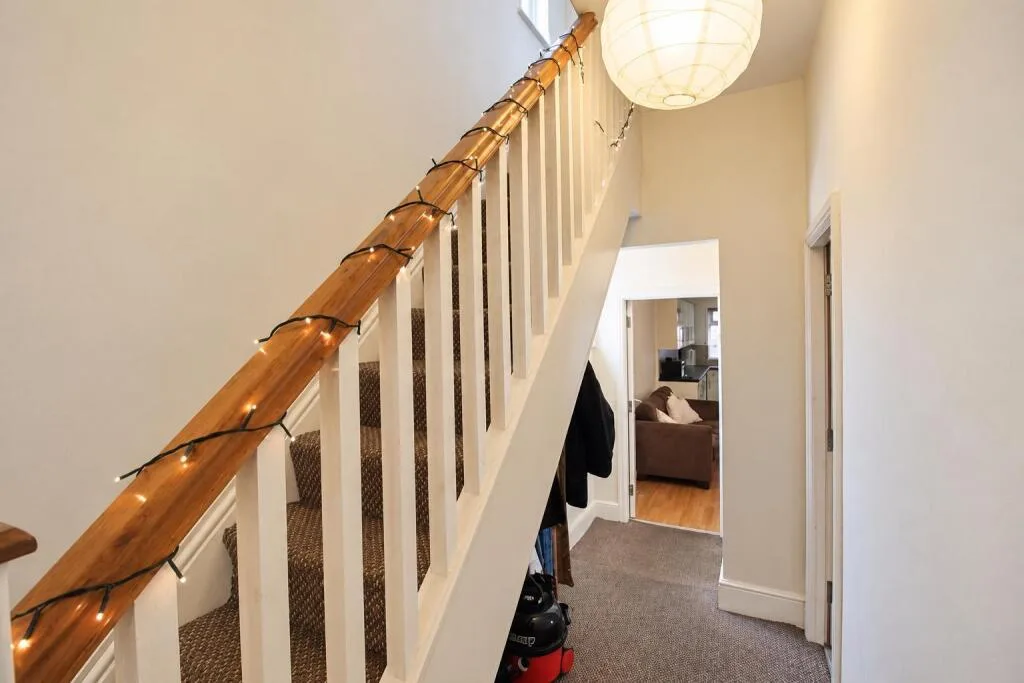 5 bedroom end of terrace house for rent