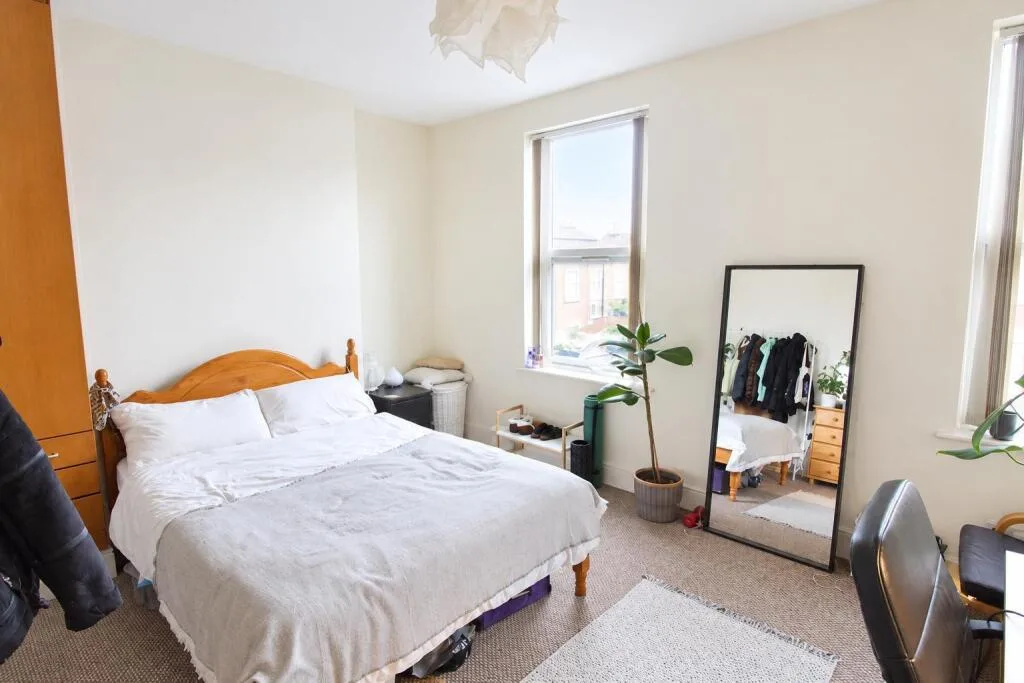 5 bedroom end of terrace house for rent