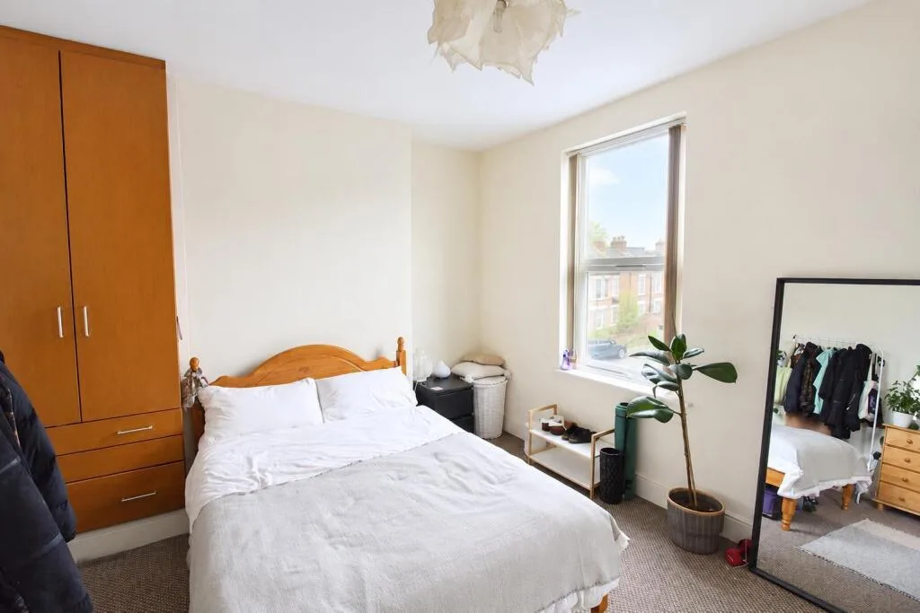 5 bedroom end of terrace house for rent