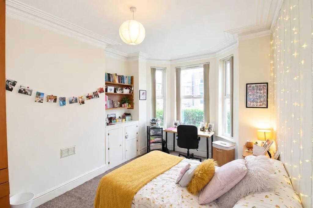 5 bedroom end of terrace house for rent