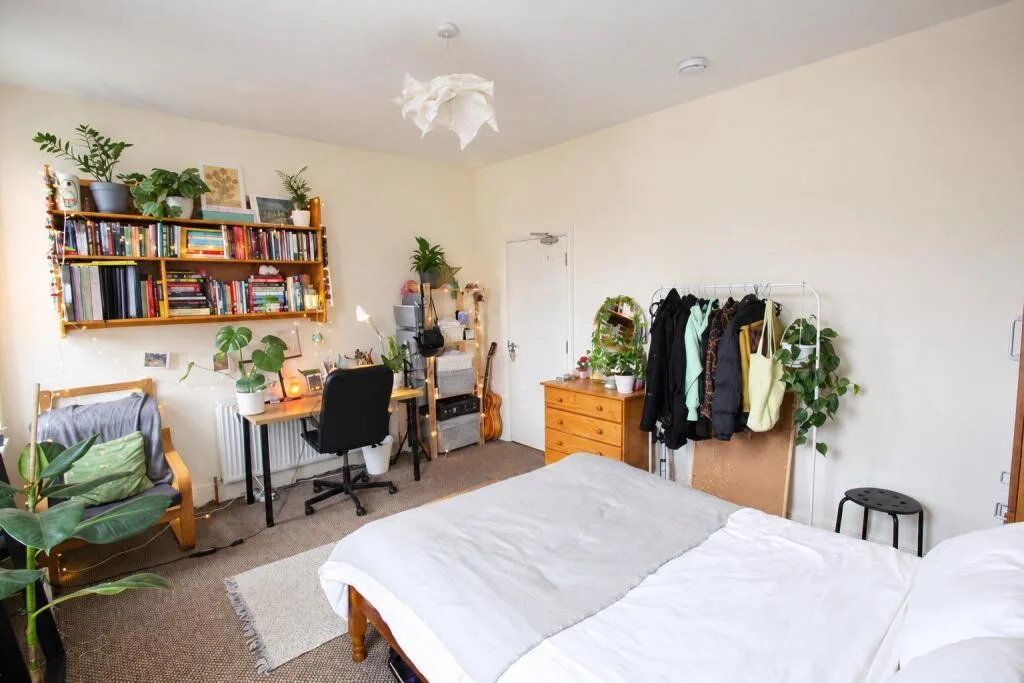 5 bedroom end of terrace house for rent