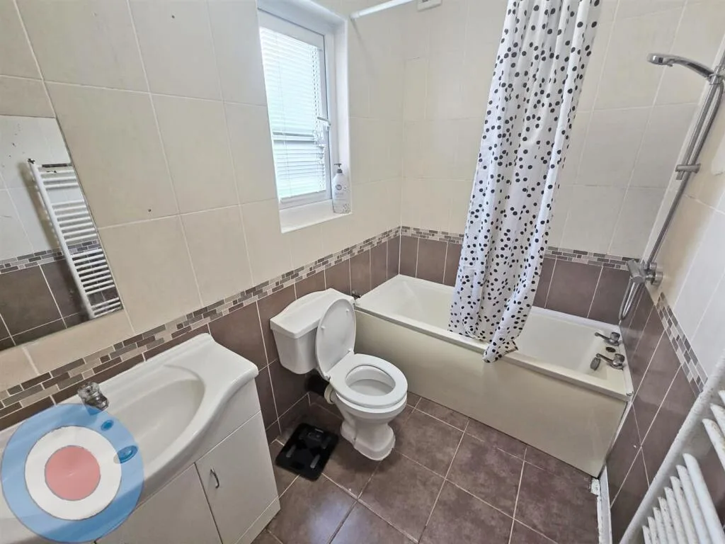 5 bedroom terraced house for rent