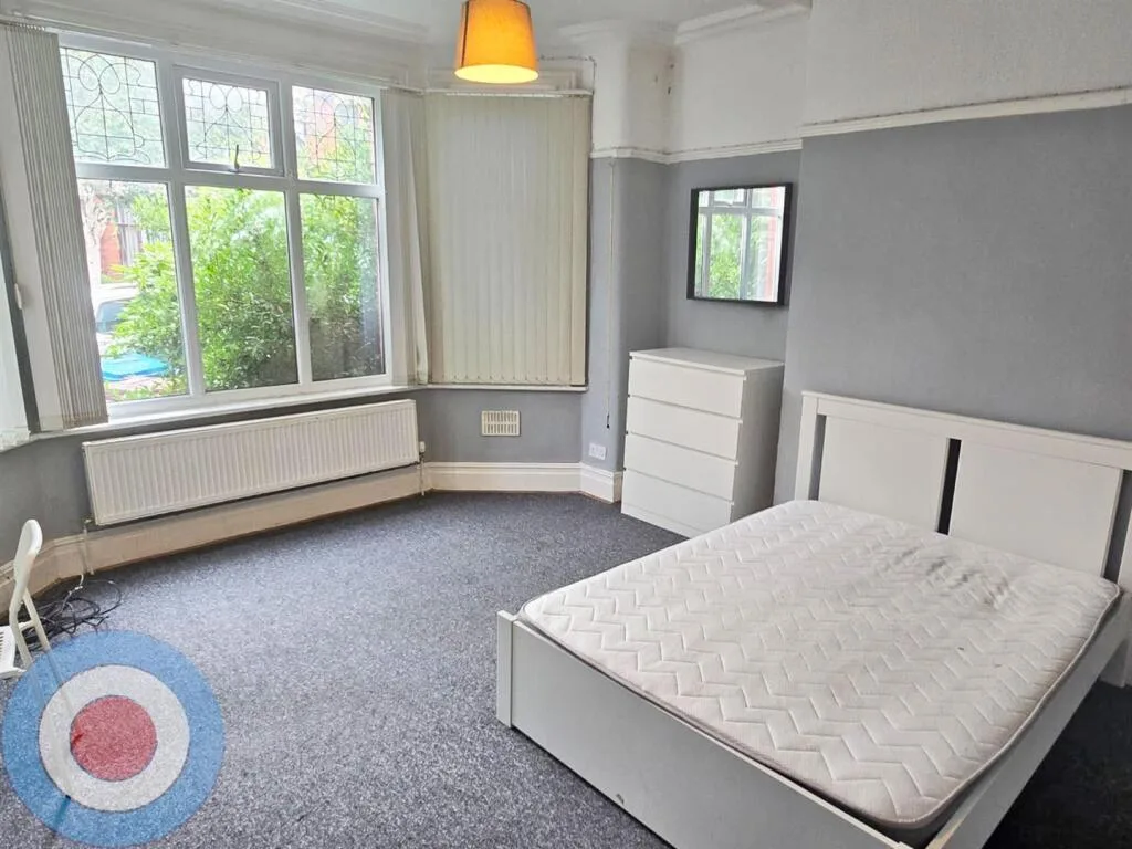 5 bedroom terraced house for rent