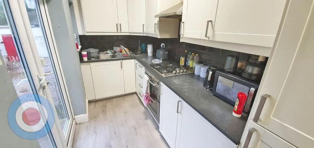 5 bedroom terraced house for rent