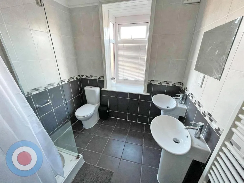 5 bedroom terraced house for rent