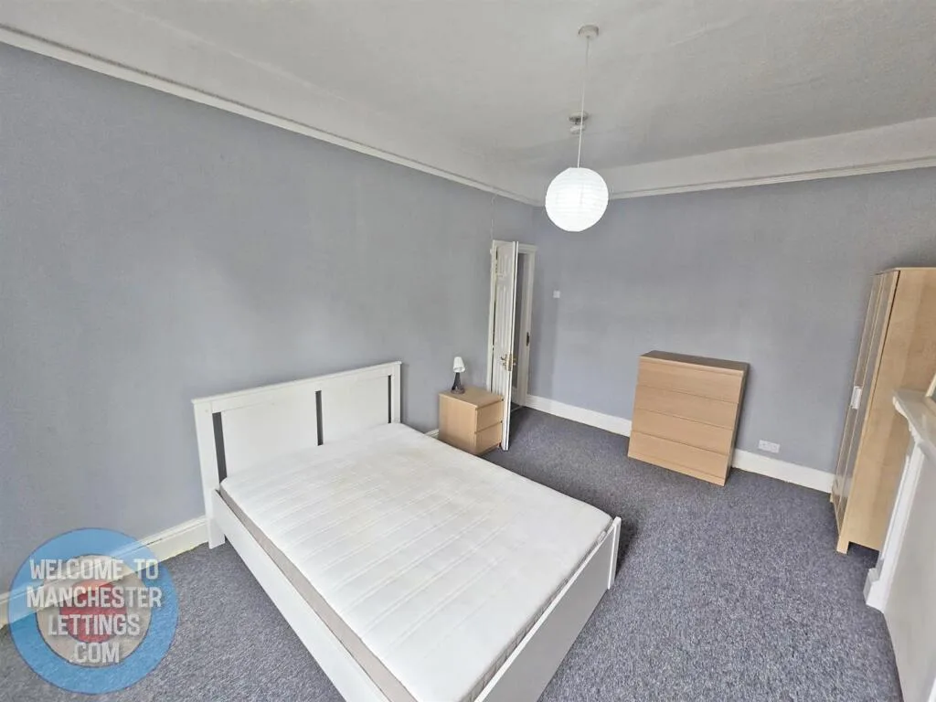 5 bedroom terraced house for rent