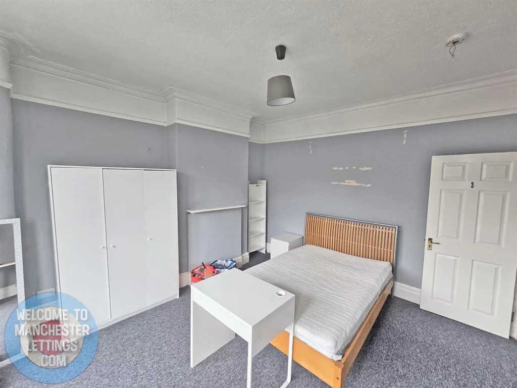 5 bedroom terraced house for rent