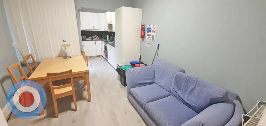 5 bedroom terraced house for rent