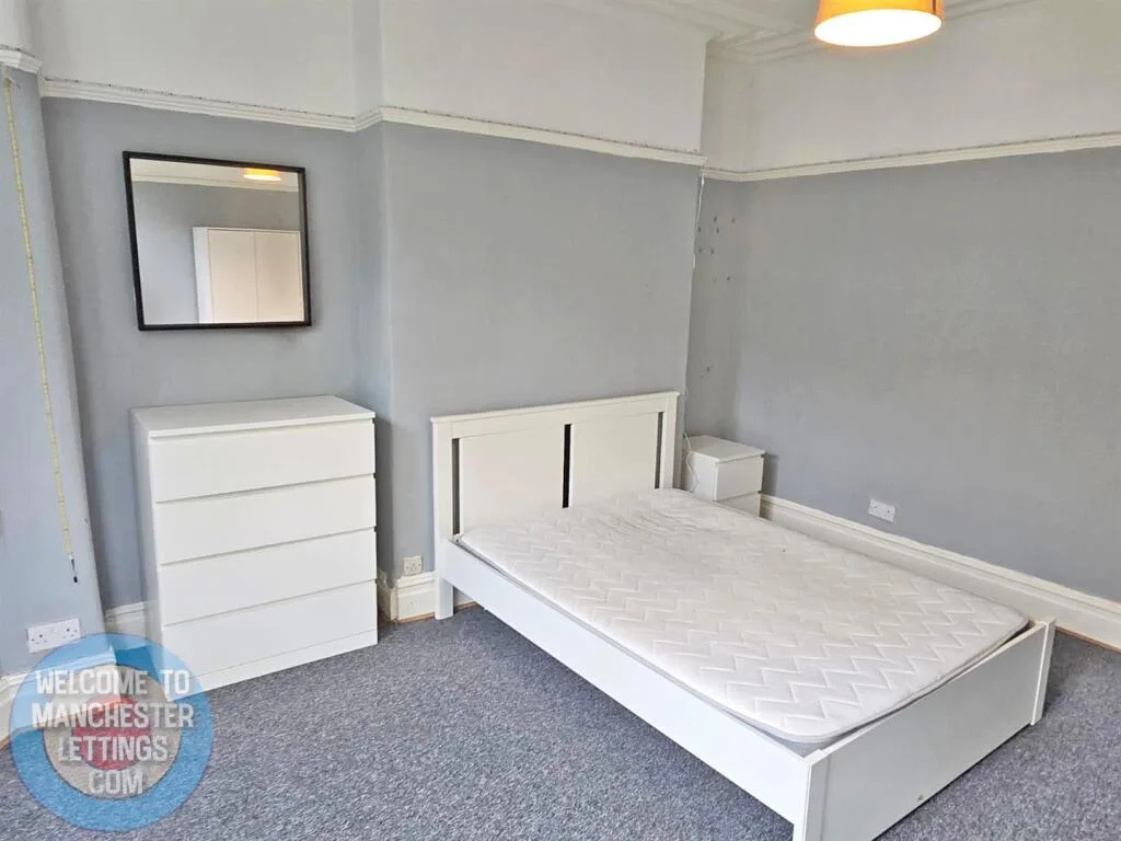 5 bedroom terraced house for rent