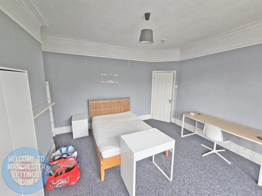 5 bedroom terraced house for rent