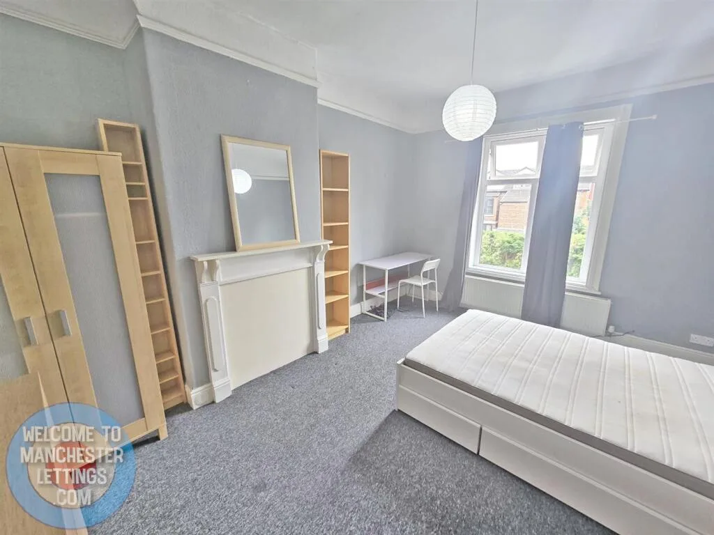 5 bedroom terraced house for rent