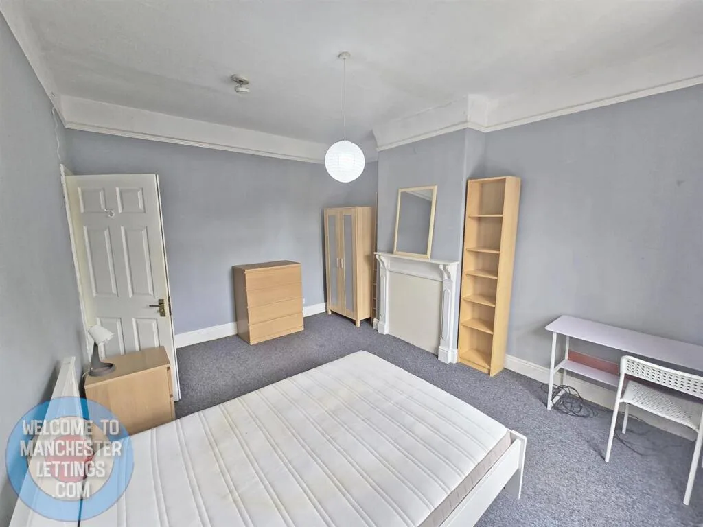 5 bedroom terraced house for rent