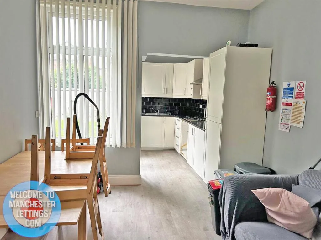 5 bedroom terraced house for rent