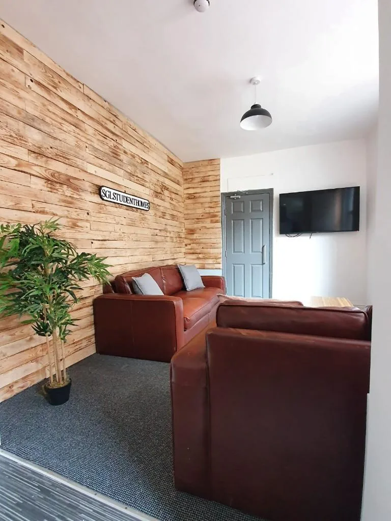 6 bedroom terraced house for rent