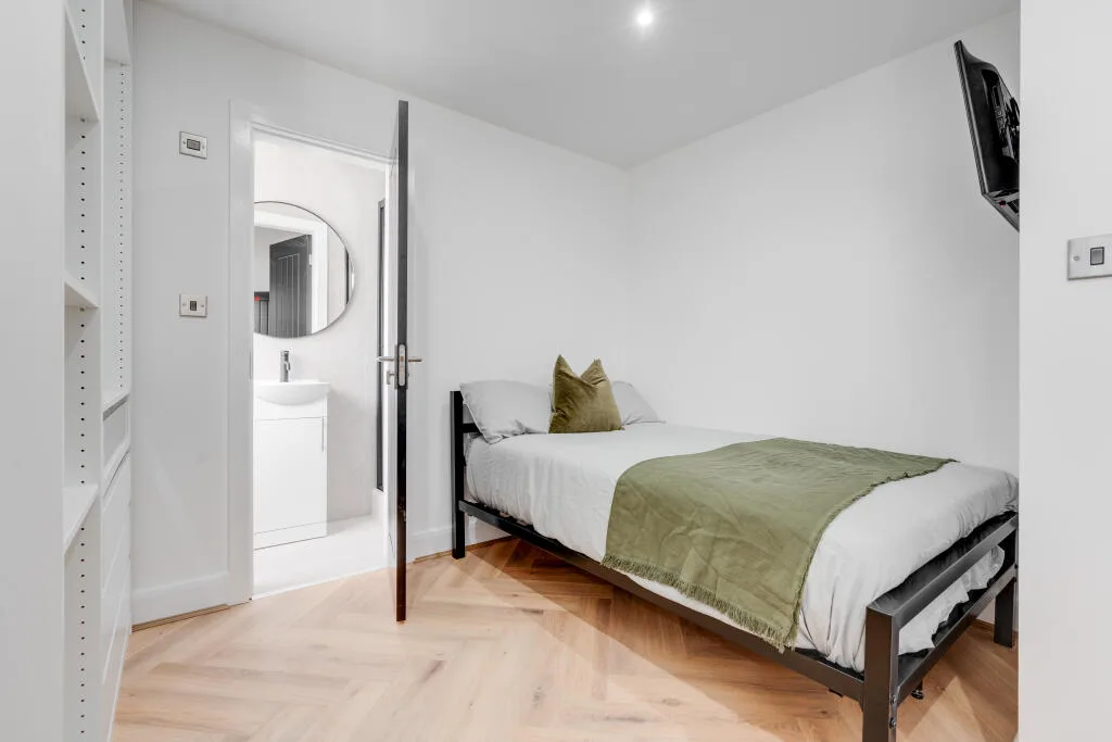 6 bedroom terraced house for rent