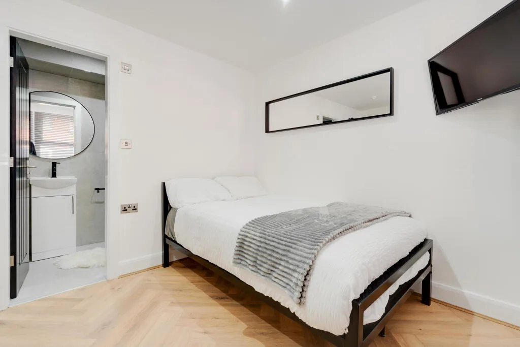 6 bedroom terraced house for rent
