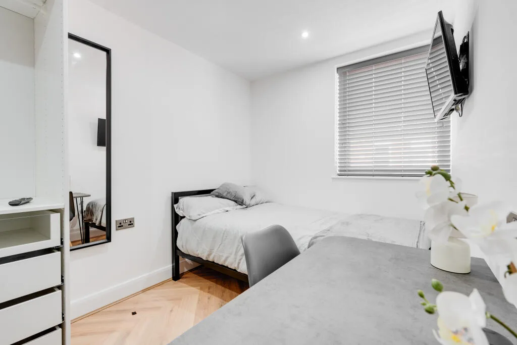 6 bedroom terraced house for rent