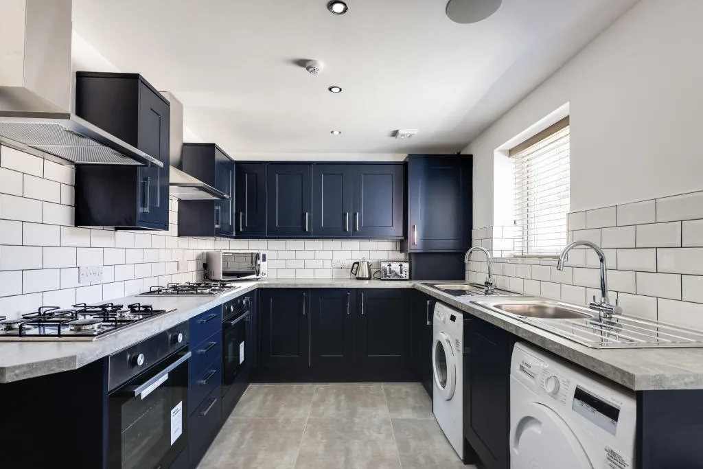 6 bedroom terraced house for rent