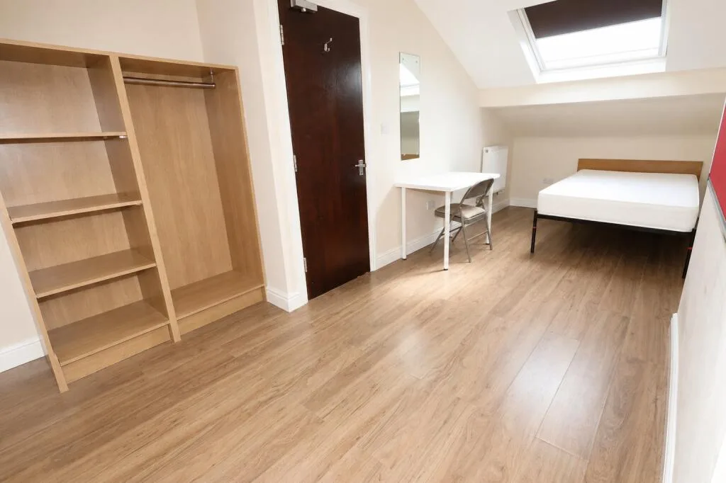 5 bedroom terraced house for rent