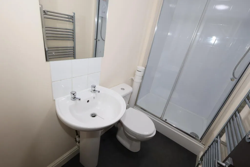 5 bedroom terraced house for rent