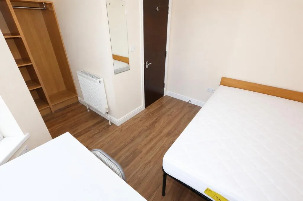 5 bedroom terraced house for rent