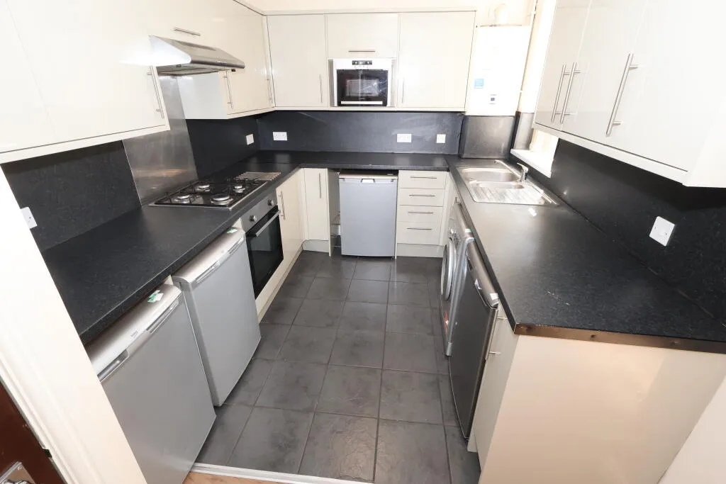 5 bedroom terraced house for rent