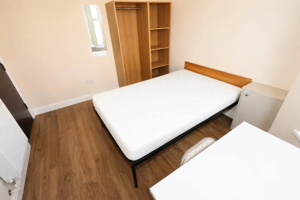 5 bedroom terraced house for rent