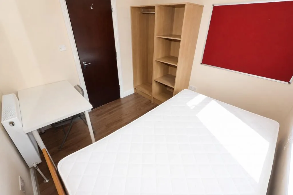 5 bedroom terraced house for rent