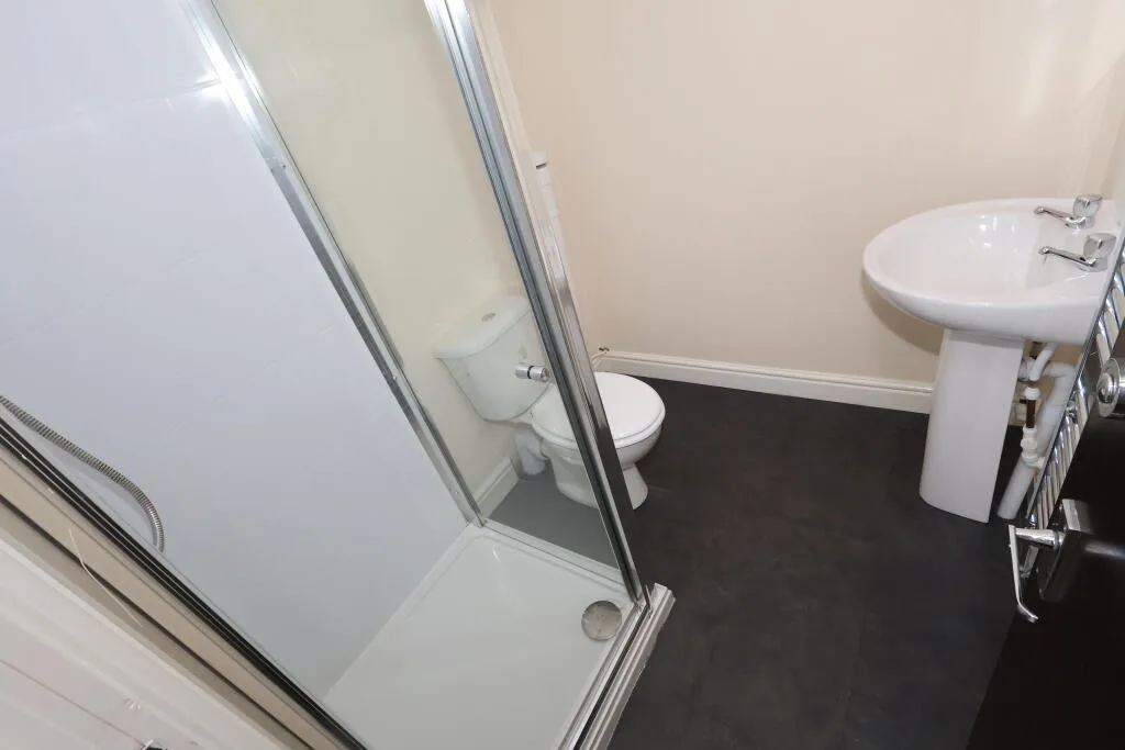 5 bedroom terraced house for rent