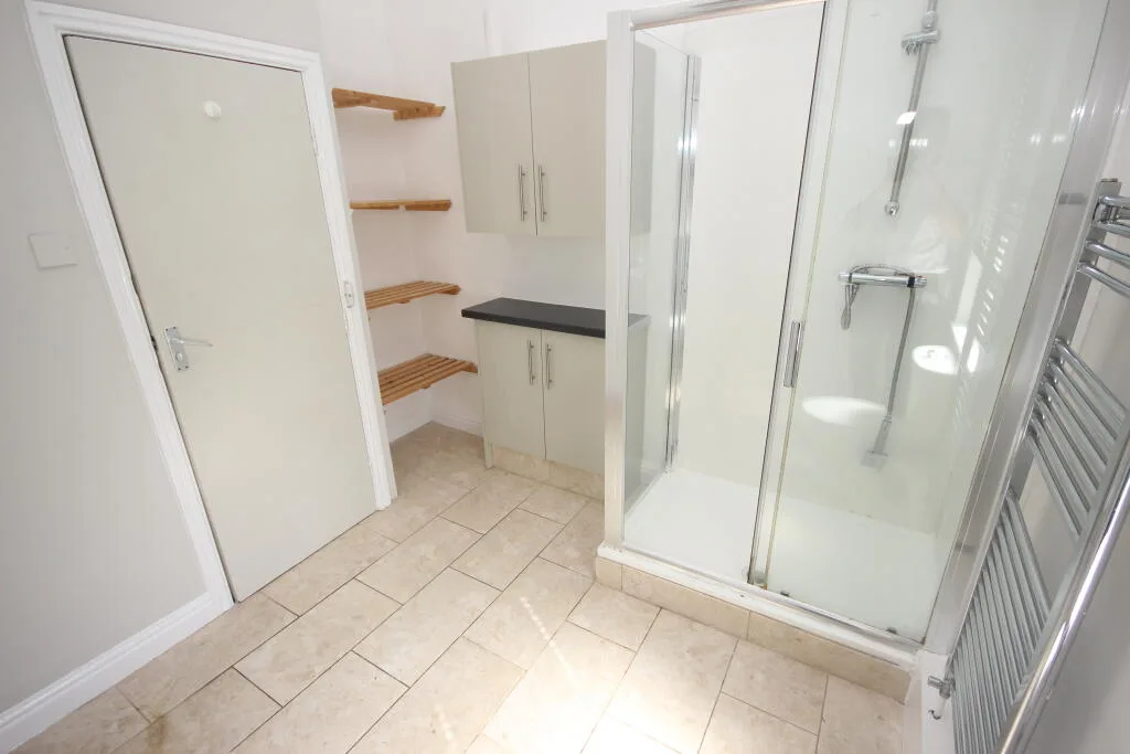 6 bedroom terraced house for rent