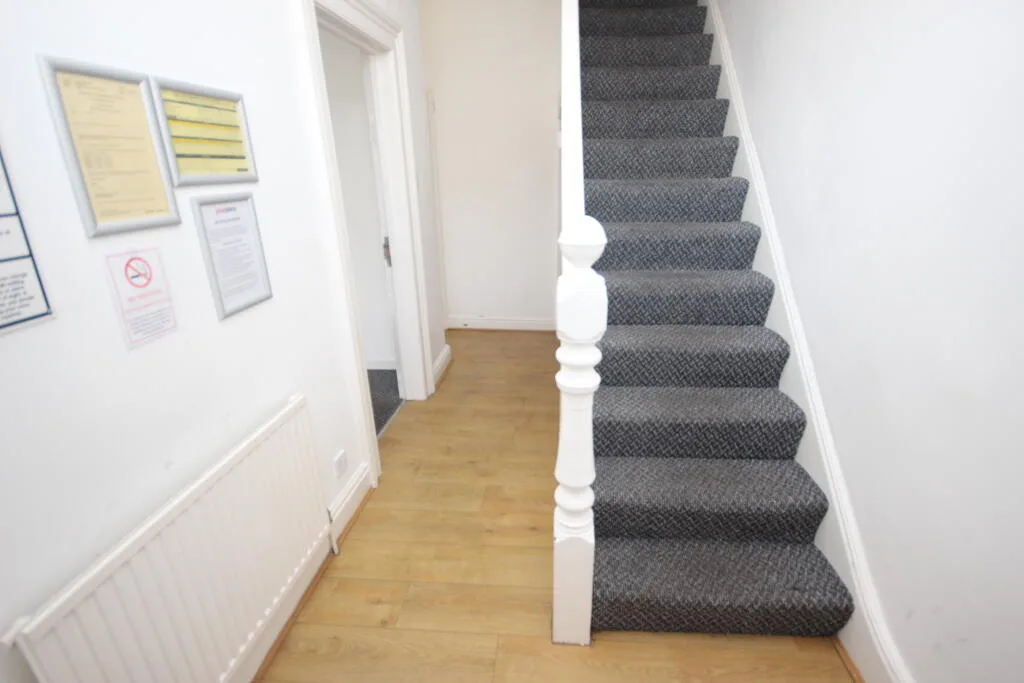 6 bedroom terraced house for rent