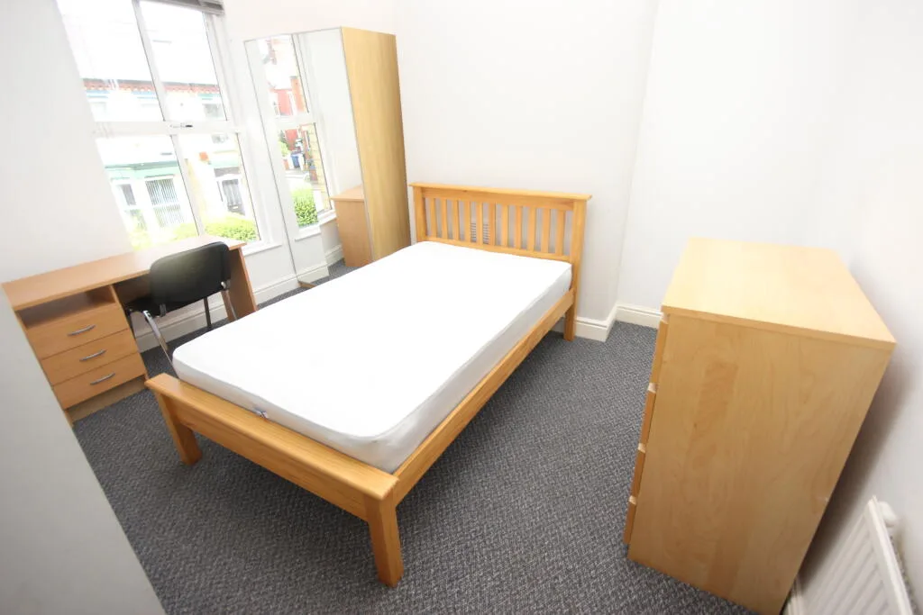 6 bedroom terraced house for rent