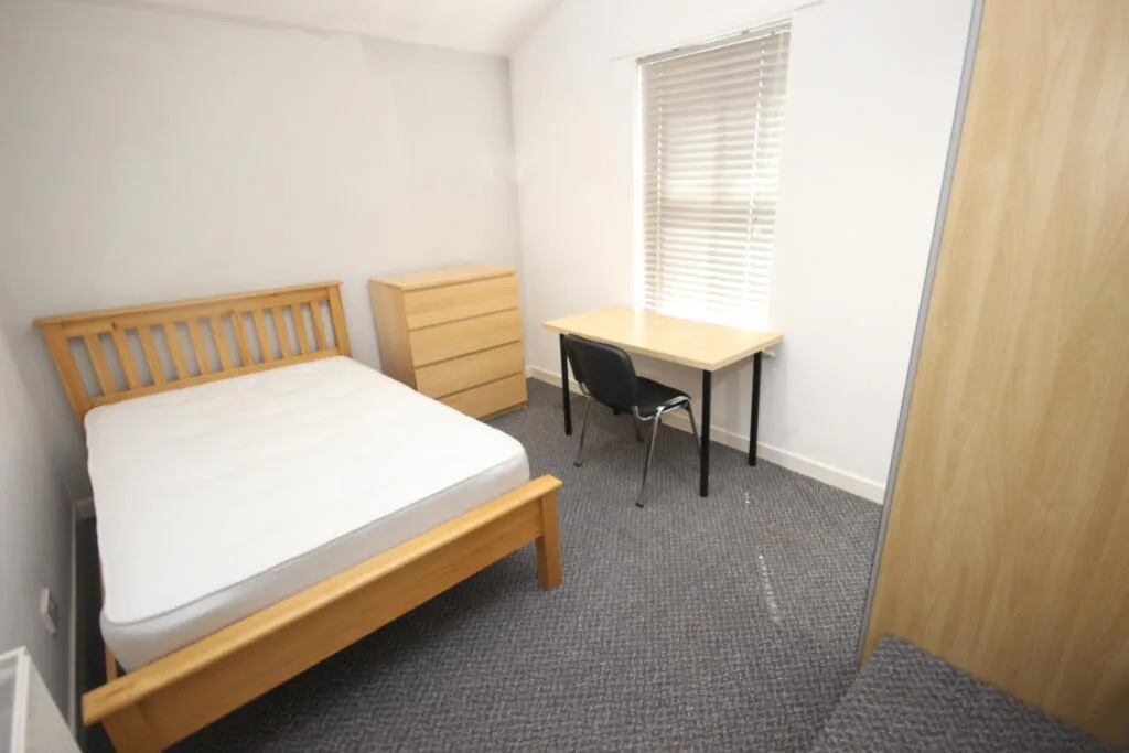 6 bedroom terraced house for rent