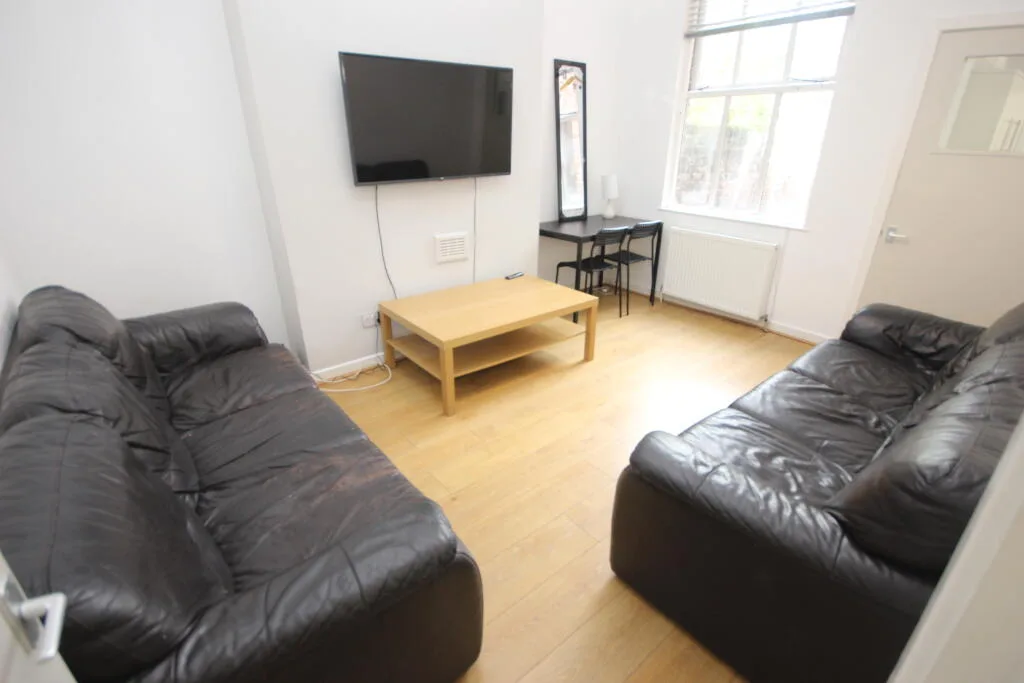 6 bedroom terraced house for rent