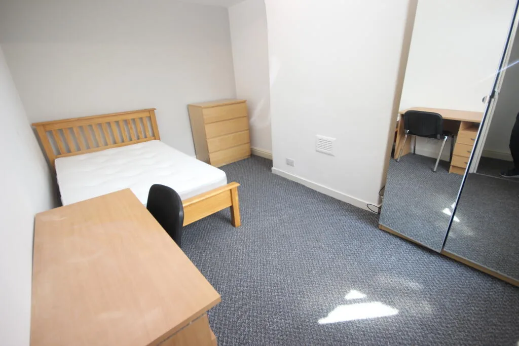 6 bedroom terraced house for rent