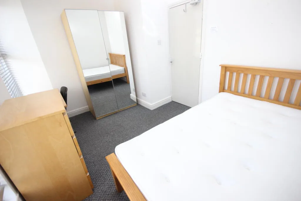 6 bedroom terraced house for rent