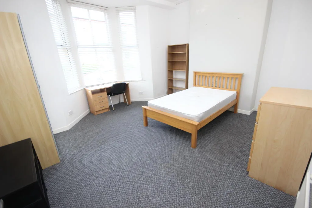 6 bedroom terraced house for rent
