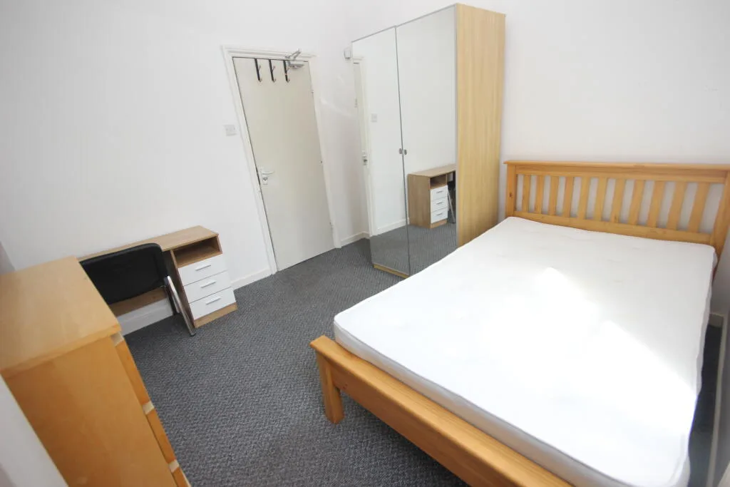 6 bedroom terraced house for rent