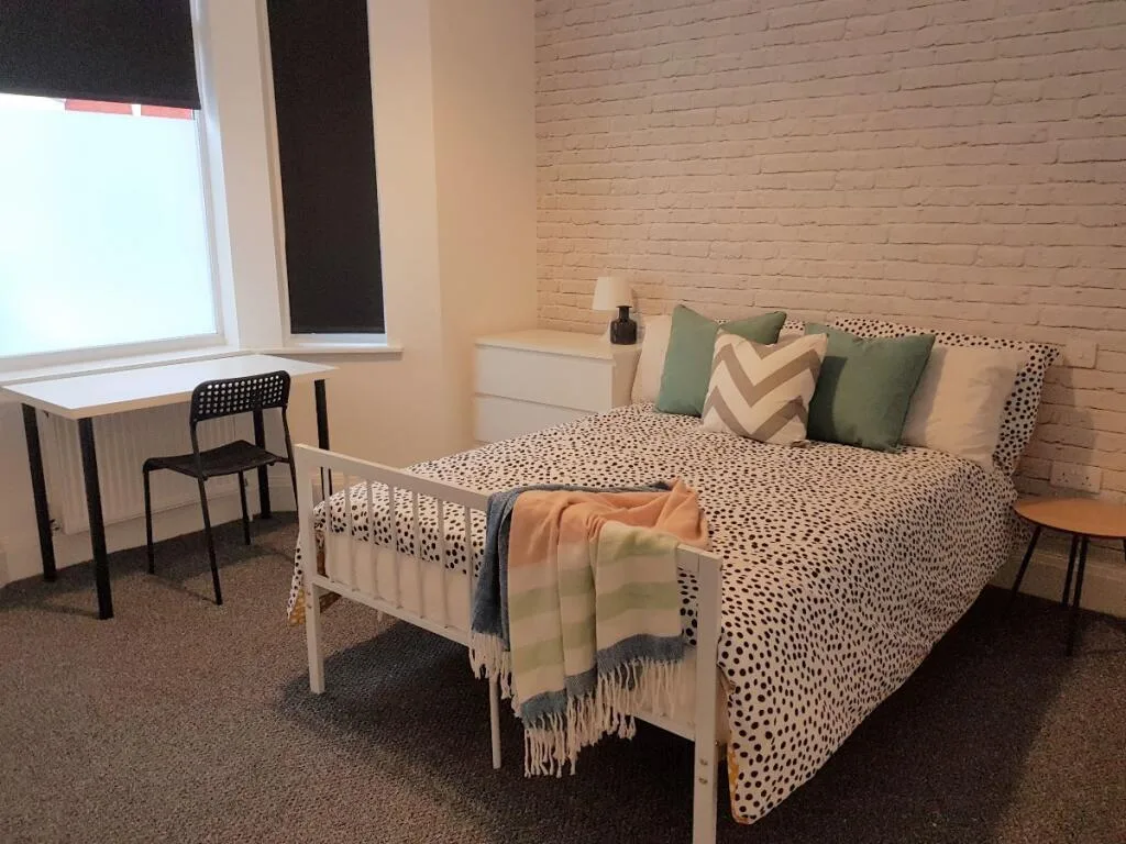 6 bedroom terraced house for rent