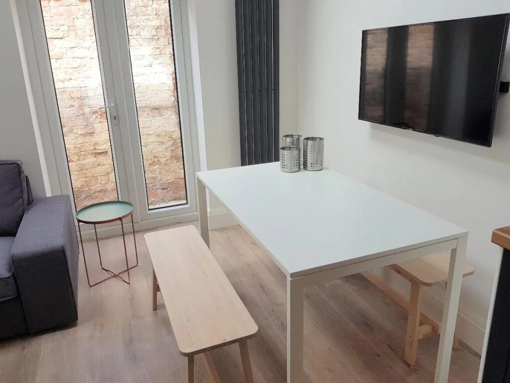 6 bedroom terraced house for rent