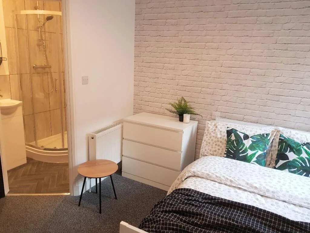 6 bedroom terraced house for rent
