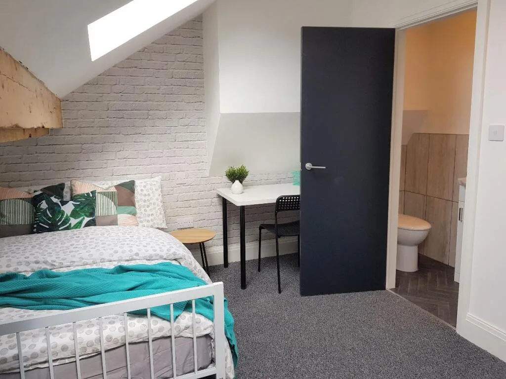 6 bedroom terraced house for rent