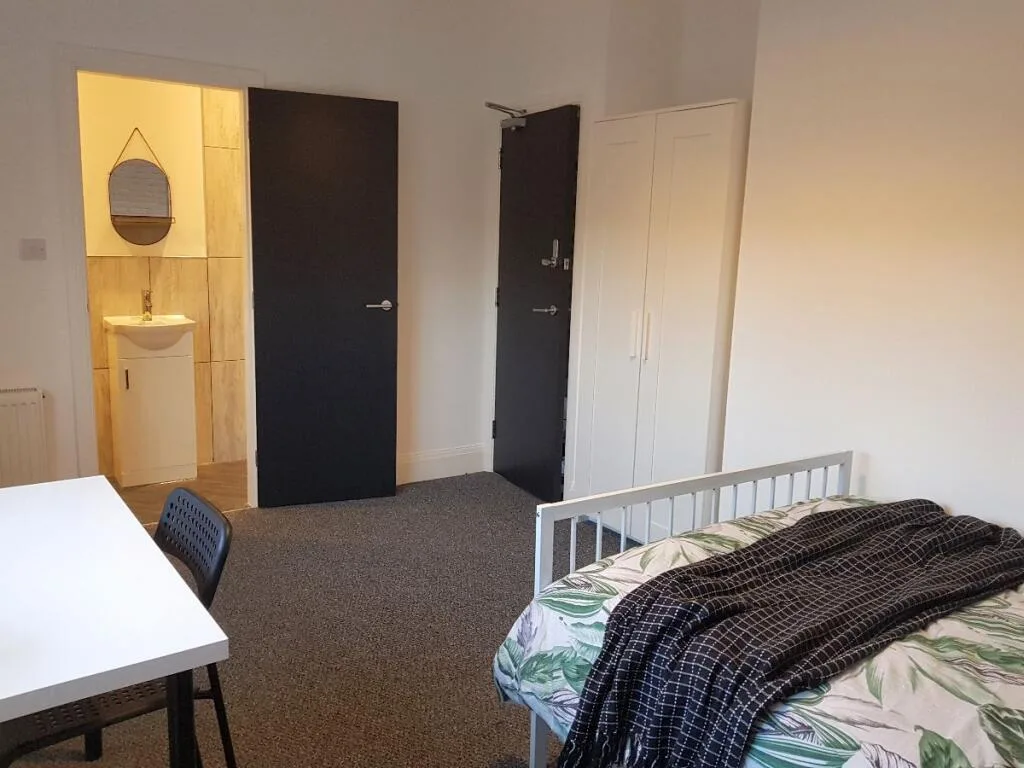 6 bedroom terraced house for rent