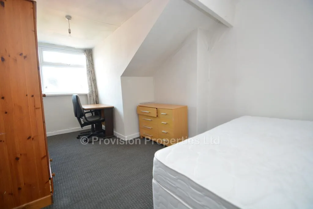 6 bedroom terraced house for rent