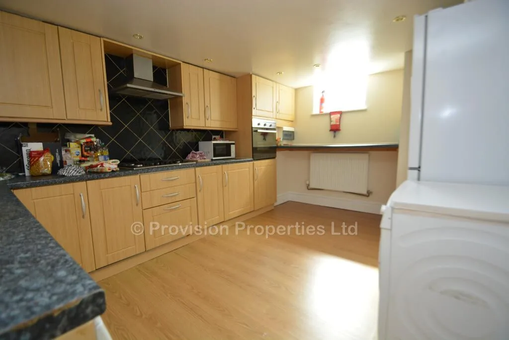 6 bedroom terraced house for rent